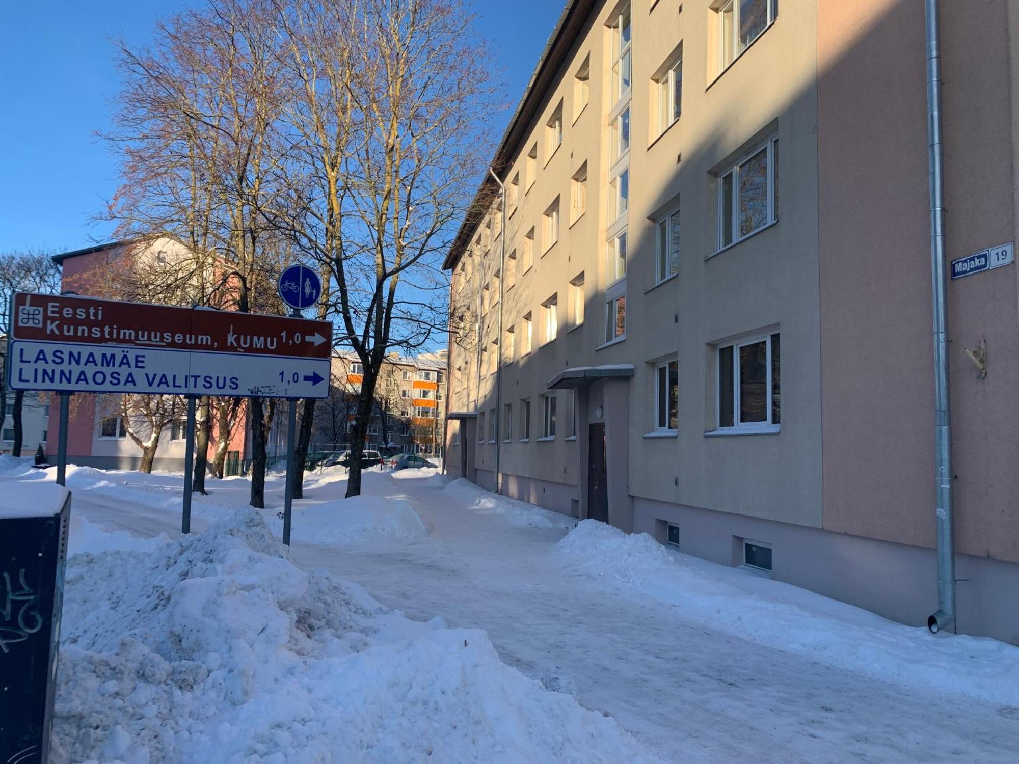 Dikol Two-room Apartment-self Check-in & Free Parking Near Center Таллин
